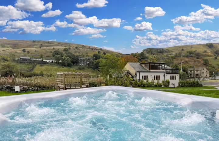 Private hot tub overlooking the West Yorkshire countryside at Bird I’th Hand Country House