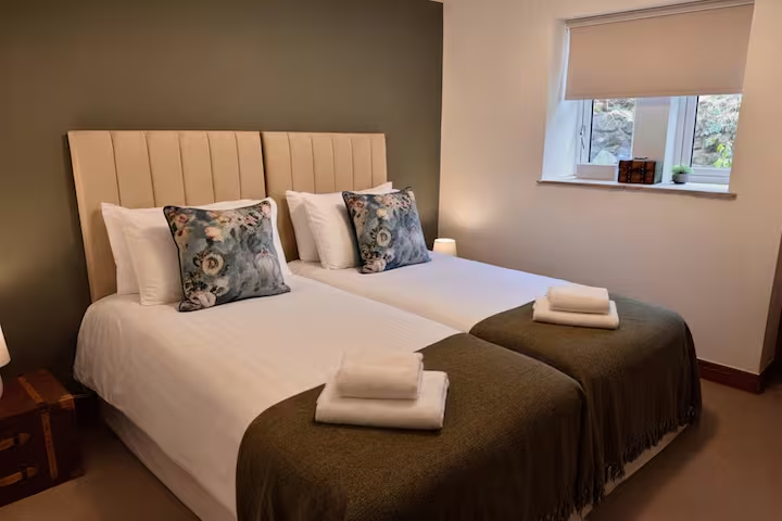 Twin bedroom